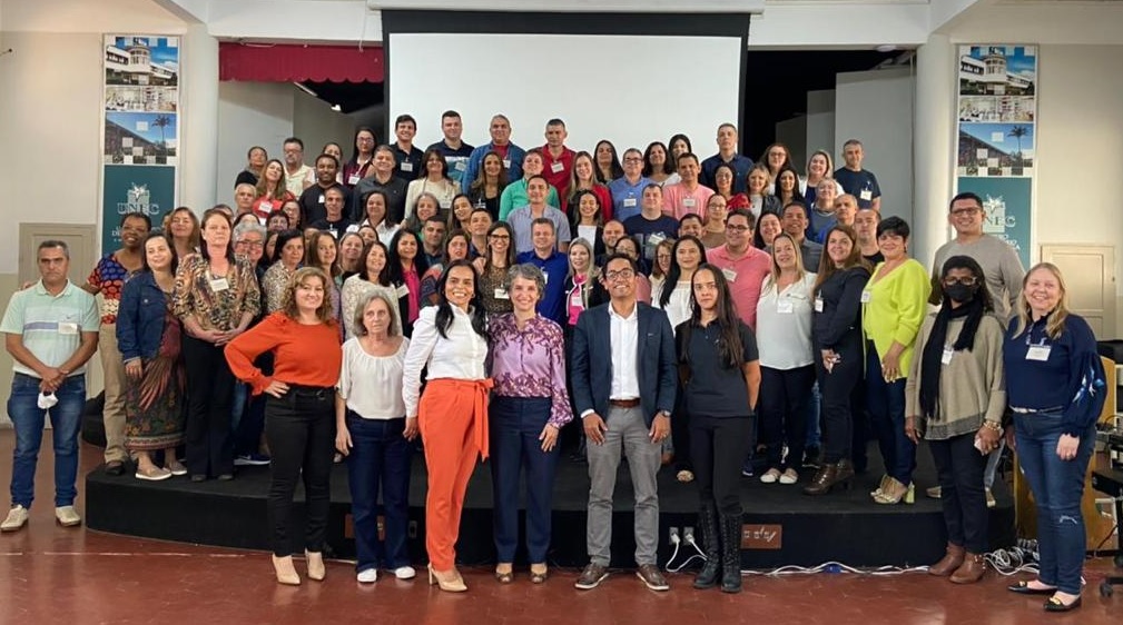 Encontro reúne diretores de escolas da SRE Caratinga com a secretária de Estado de Educação. Foto: Marcilene Maia,